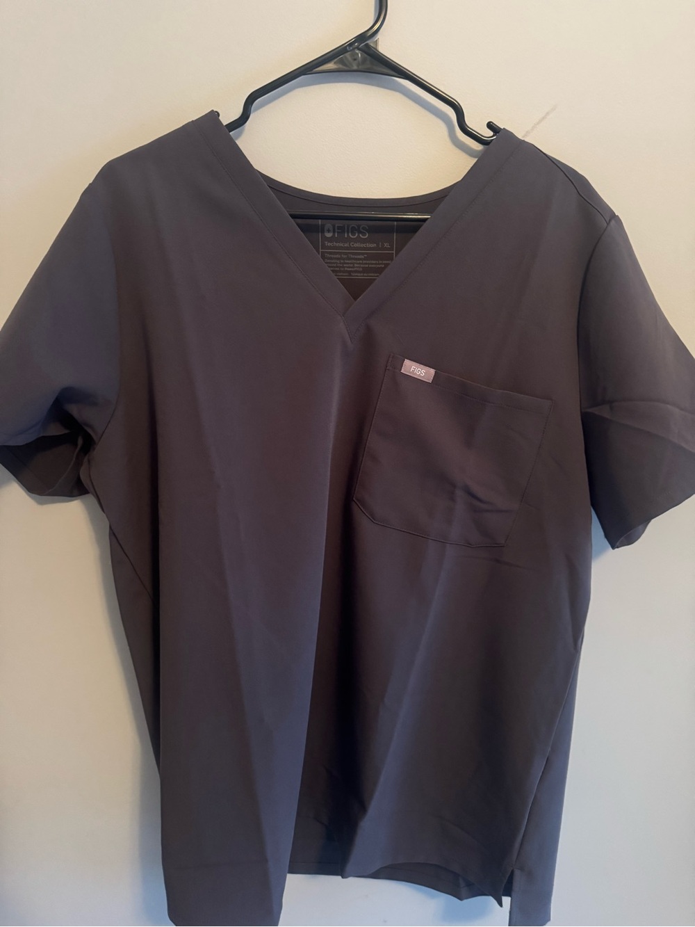 FIGS Catrina One Pocket Top